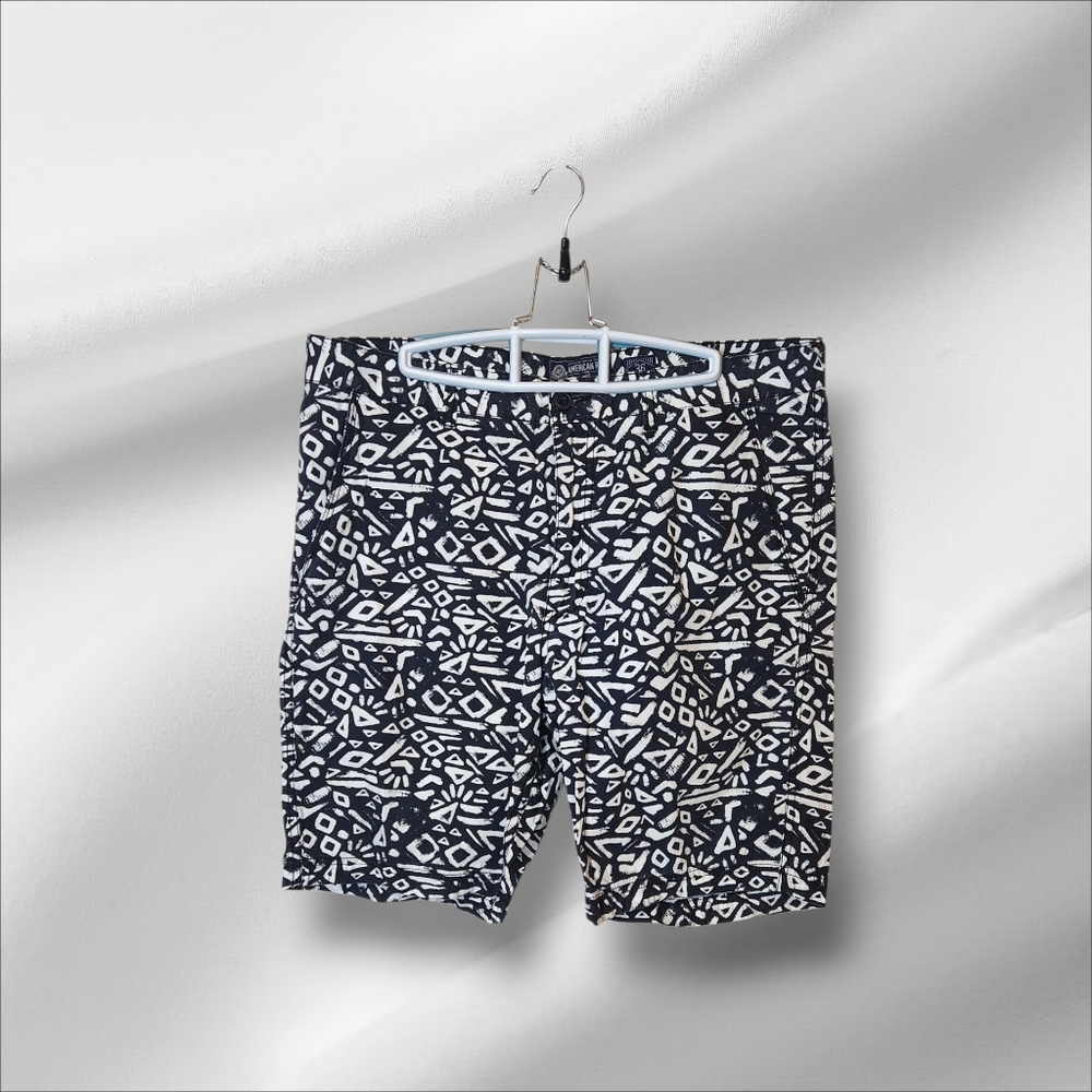 American Rag Mens Bkack White Geometric Tribal Pattern Board Shorts. Size 36"